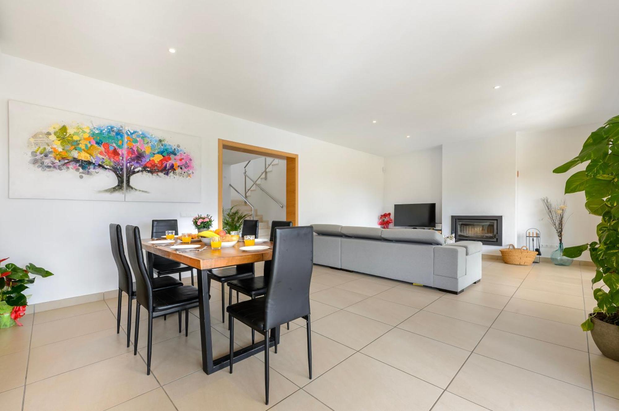New! Es Redo-spacious & Relax Villa