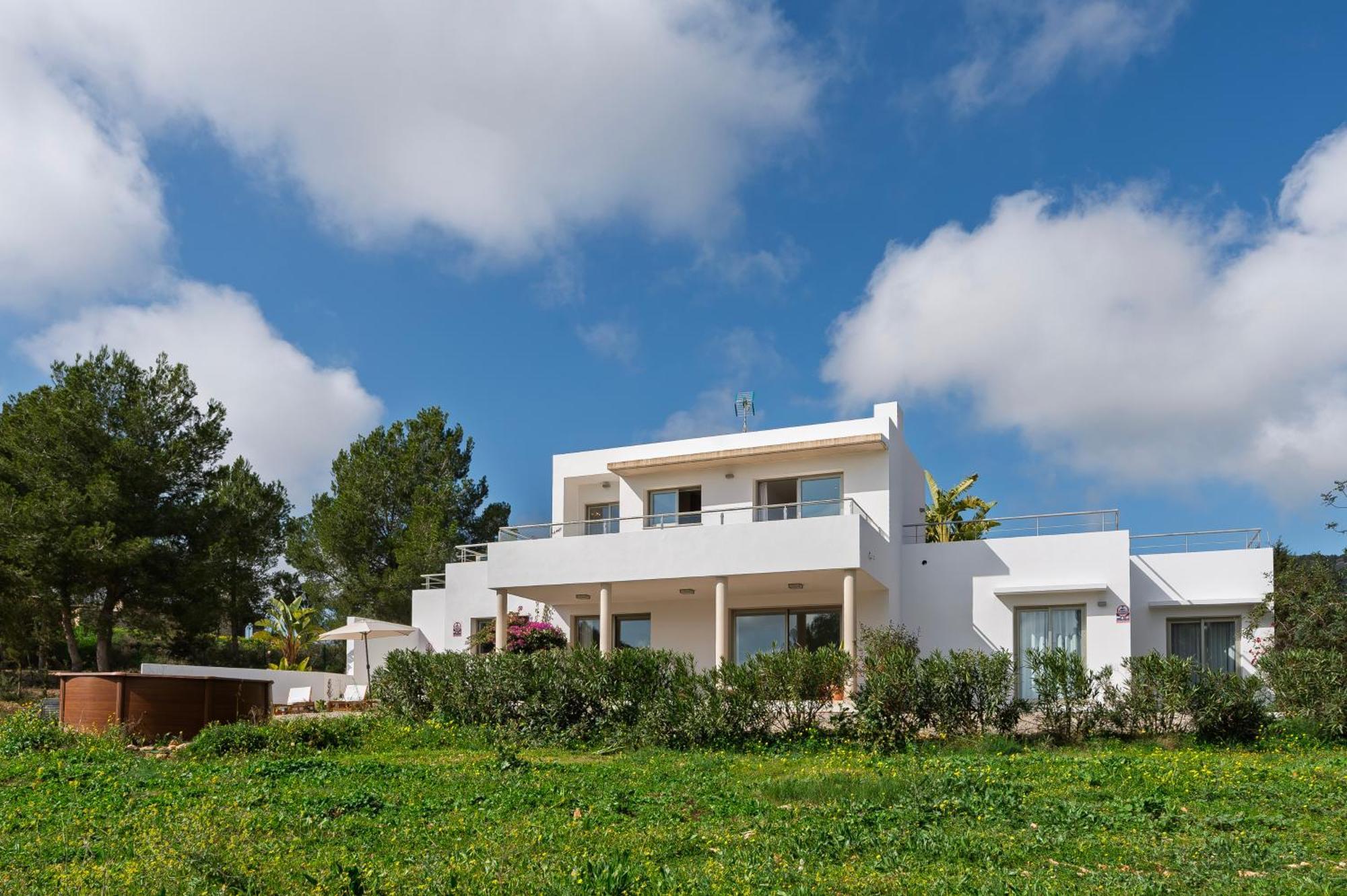 New! Es Redo-spacious & Relax Villa